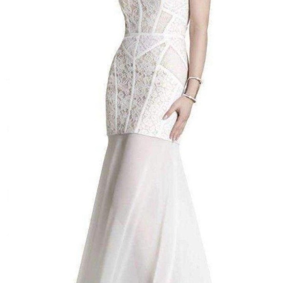 BCBGMAXAZRIA “Alyce” Strapless Lace & Tulle Mermaid Gown – Off White, Size 0 - Picture 4 of 17